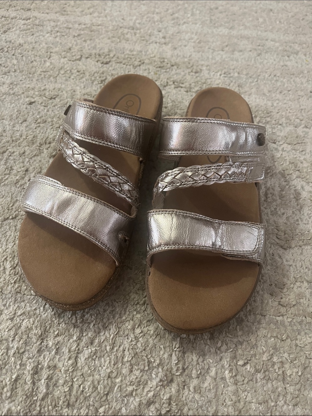 Ortho Feet Metallic Silver Slide Sandals 1.5” Heel Leather Braided Strap 7 Wide
